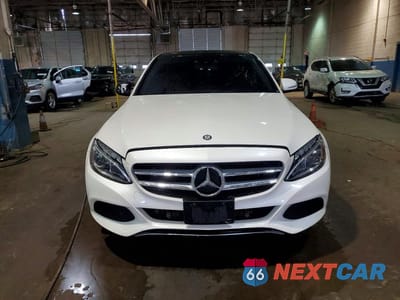 Piąte zdjęcie samochodu w środku: 2015 MERCEDES-BENZ C 300 4MATIC VIN:55SWF4KB8FU060647 - miniatura