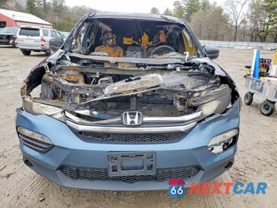 Piąte zdjęcie samochodu w środku: 2018 HONDA PILOT LX VIN:5FNYF6H1XJB023063 - miniatura