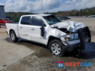 Czwarte zdjęcie samochodu z boku: 2023 RAM 1500 LARAMIE VIN:1C6SRFJT5PN574320 - miniatura