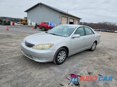 2005 TOYOTA CAMRY LE 4T1BE30K05U984372 - główne zdjęcie licytacji z USA - miniatura