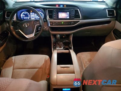 Zdjęcie 8 z 13 samochodu: 2017 TOYOTA HIGHLANDER LE VIN:5TDZARFH5HS024812 - miniatura