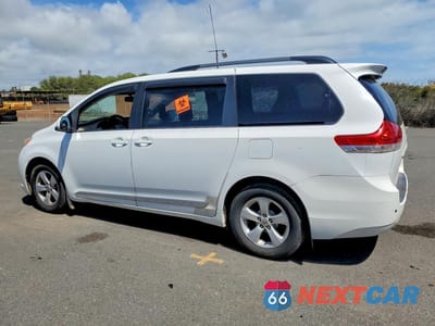 Drugie zdjęcie samochodu z przodu: 2014 TOYOTA SIENNA LE 8-PASSENGER VIN:5TDKK3DC7ES428449 - miniatura
