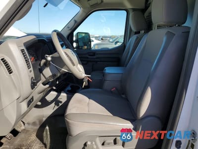 Zdjęcie 7 z 12 samochodu: 2019 NISSAN NV 3500 UTILITY / SERVICE VAN VIN:1N6AF0KY7KN805244 - miniatura
