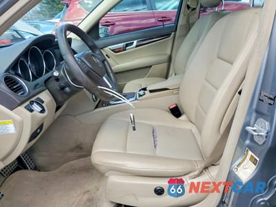 Zdjęcie 7 z 12 samochodu: 2013 MERCEDES-BENZ C 300 4MATIC VIN:WDDGF8AB9DR289138 - miniatura