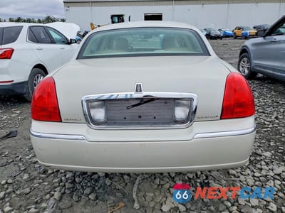 Zdjęcie 6 z 12 samochodu: 2007 LINCOLN TOWN CAR SIGNATURE LIMITED VIN:1LNHM82V77Y626912 - miniatura