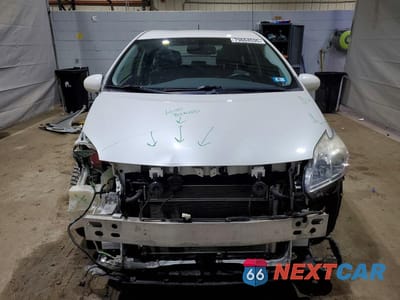 Piąte zdjęcie samochodu w środku: 2014 TOYOTA PRIUS FOUR VIN:JTDKN3DU0E0389755 - miniatura