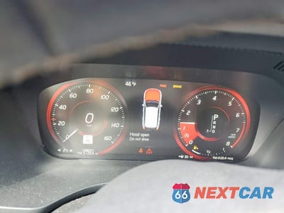 Zdjęcie 9 z 12 samochodu: 2018 VOLVO XC60 T6 R-DESIGN VIN:LYVA22RM1JB079067 - miniatura