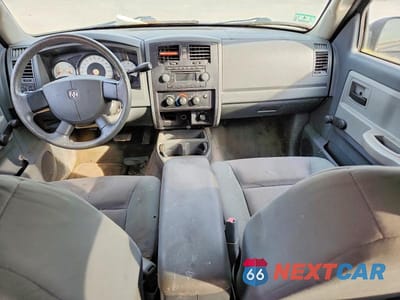 Zdjęcie 8 z 12 samochodu: 2005 DODGE DAKOTA QUAD VIN:1D7HW28K45S263919 - miniatura