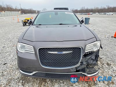 Piąte zdjęcie samochodu w środku: 2018 CHRYSLER 300 TOURING VIN:2C3CCAAG6JH146121 - miniatura