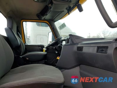 Piąte zdjęcie samochodu w środku: 2019 INTERNATIONAL LT625 SEMI TRUCK VIN:3HCDZTZR8KL729432 - miniatura