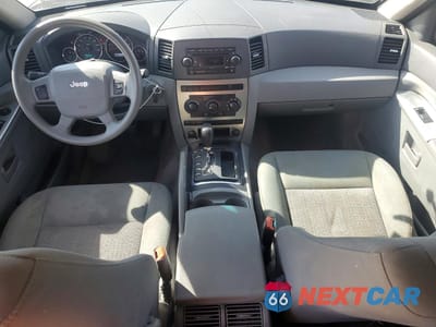 Zdjęcie 8 z 13 samochodu: 2007 JEEP GRAND CHEROKEE LAREDO VIN:1J8GR48K17C638311 - miniatura