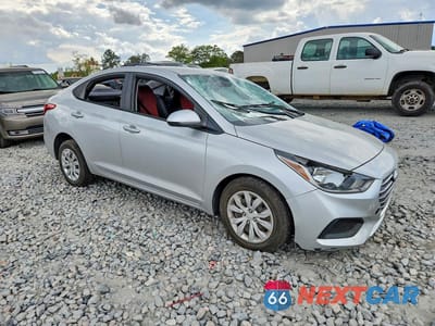 Czwarte zdjęcie samochodu z boku: 2019 HYUNDAI ACCENT SE VIN:3KPC24A30KE077064 - miniatura