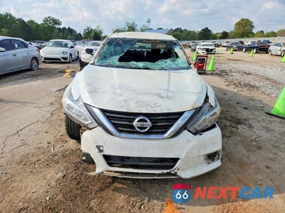 Piąte zdjęcie samochodu w środku: 2018 NISSAN ALTIMA 2.5 SV VIN:1N4AL3AP2JC136516 - miniatura