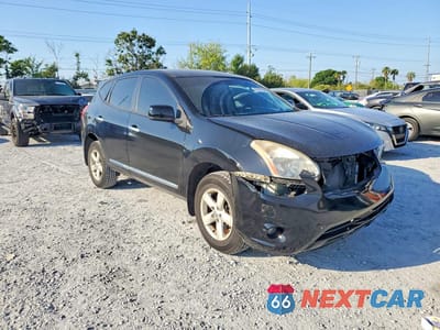 Czwarte zdjęcie samochodu z boku: 2013 NISSAN ROGUE S VIN:JN8AS5MT2DW010634 - miniatura