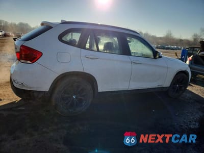 Trzecie zdjęcie samochodu z tyłu: 2013 BMW X1 XDRIVE28I VIN:WBAVL1C5XDVR82426 - miniatura
