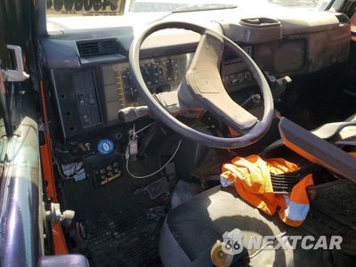 Zdjęcie 8 z 12 samochodu: 1997 INTERNATIONAL 4700 ROLLBACK TOW TRUCK VIN:1HTSCAAM3VH450969 - miniatura