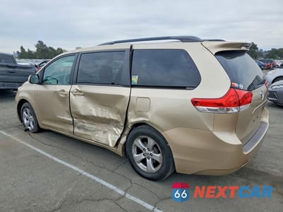 Drugie zdjęcie samochodu z przodu: 2014 TOYOTA SIENNA LE 8-PASSENGER VIN:5TDKK3DC4ES503754 - miniatura