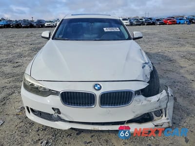 Piąte zdjęcie samochodu w środku: 2013 BMW 320 I VIN:WBA3B1C55DK128682 - miniatura