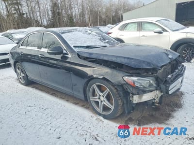 Czwarte zdjęcie samochodu z boku: 2017 MERCEDES-BENZ E 400 4MATIC VIN:WDDZF6GB8HA135061 - miniatura