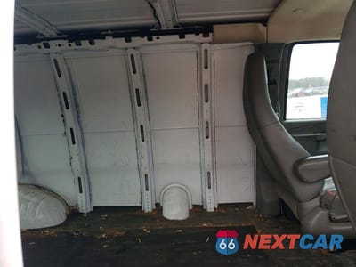 Zdjęcie 11 z 13 samochodu: 2018 CHEVROLET EXPRESS 2500 CARGO DELIVERY VAN VIN:1GCWGAFG1J1339572 - miniatura