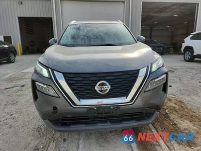 Piąte zdjęcie samochodu w środku: 2021 NISSAN ROGUE SV VIN:5N1AT3BB2MC740158 - miniatura