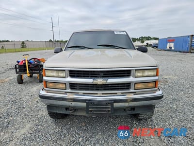 Piąte zdjęcie samochodu w środku: 1998 CHEVROLET SUBURBAN K1500 VIN:3GNFK16R9WG142830 - miniatura
