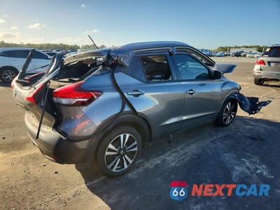 Trzecie zdjęcie samochodu z tyłu: 2018 NISSAN KICKS SV VIN:3N1CP5CU5JL517628 - miniatura