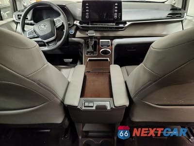 Zdjęcie 8 z 13 samochodu: 2021 TOYOTA SIENNA XLE 7-PASSENGER VIN:5TDJSKFC1MS019428 - miniatura