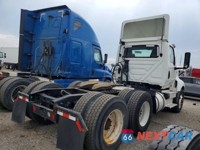 Czwarte zdjęcie samochodu z boku: 2019 INTERNATIONAL LT625 SEMI TRUCK VIN:3HSDZTZR0KN134888 - miniatura