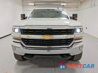 Piąte zdjęcie samochodu w środku: 2017 CHEVROLET SILVERADO K1500 LT VIN:3GCUKREC9HG449588 - miniatura