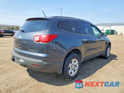 Trzecie zdjęcie samochodu z tyłu: 2011 CHEVROLET TRAVERSE LS VIN:1GNKREED4BJ134490 - miniatura