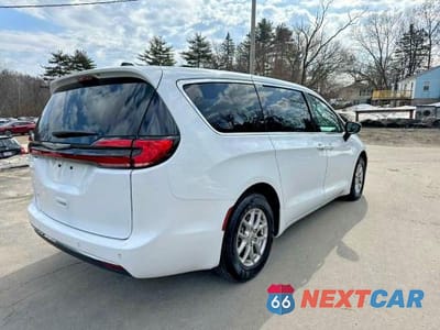 Trzecie zdjęcie samochodu z tyłu: 2024 CHRYSLER PACIFICA TOURING L VIN:2C4RC1BGXRR116274 - miniatura