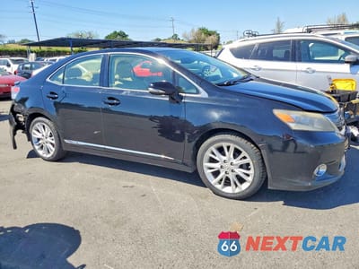 Czwarte zdjęcie samochodu z boku: 2010 LEXUS HS 250H PREMIUM VIN:JTHBB1BA3A2001680 - miniatura