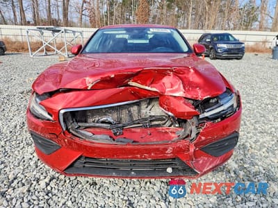 Piąte zdjęcie samochodu w środku: 2019 VOLVO S60 T6 MOMENTUM VIN:7JRA22TK7KG017509 - miniatura