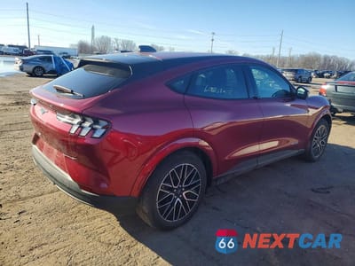 Trzecie zdjęcie samochodu z tyłu: 2025 FORD MUSTANG MACH-E PREMIUM VIN:3FMTK3SU7SMA03210 - miniatura