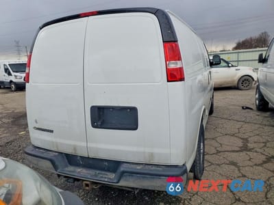 Zdjęcie 6 z 12 samochodu: 2020 CHEVROLET EXPRESS 2500 CARGO UTILITY / SERVICE VAN VIN:1GCWGAFG0L1116250 - miniatura