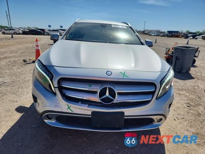 Piąte zdjęcie samochodu w środku: 2016 MERCEDES-BENZ GLA 250 VIN:WDCTG4EB3GJ262183 - miniatura