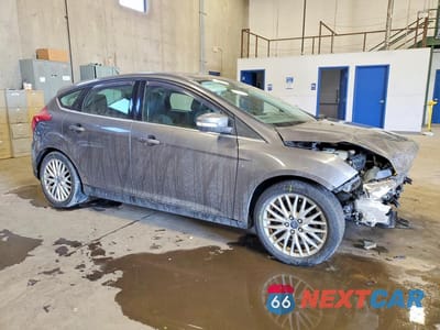 Czwarte zdjęcie samochodu z boku: 2013 FORD FOCUS TITANIUM VIN:1FADP3N23DL277115 - miniatura