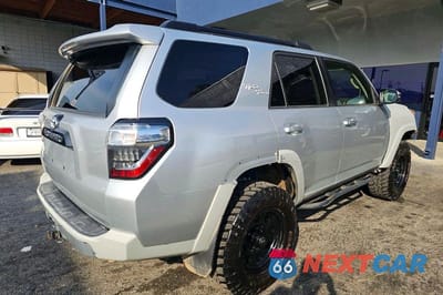 Czwarte zdjęcie samochodu z boku: 2020 TOYOTA 4RUNNER TRD OFF-ROAD PREMIUM VIN:JTEBU5JR1L5756902 - miniatura