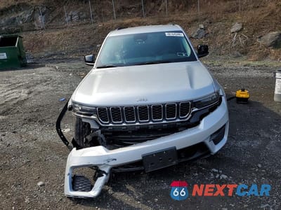 Piąte zdjęcie samochodu w środku: 2023 JEEP GRAND CHEROKEE LAREDO VIN:1C4RJHAG6P8910357 - miniatura