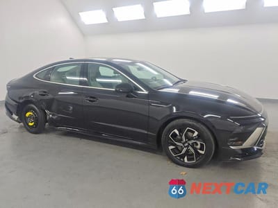 Czwarte zdjęcie samochodu z boku: 2025 HYUNDAI SONATA SEL VIN:KMHL64JA1SA472842 - miniatura