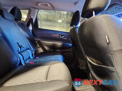 Zdjęcie 11 z 13 samochodu: 2018 NISSAN ROGUE SV VIN:KNMAT2MT8JP504302 - miniatura