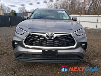 Piąte zdjęcie samochodu w środku: 2026 TOYOTA HIGHLANDER XLE VIN:5TDKDRBH9TS602157 - miniatura