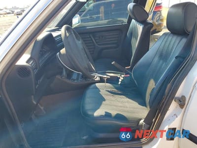 Zdjęcie 7 z 12 samochodu: 1991 BMW 318 I VIN:WBAAJ9317MEJ05747 - miniatura