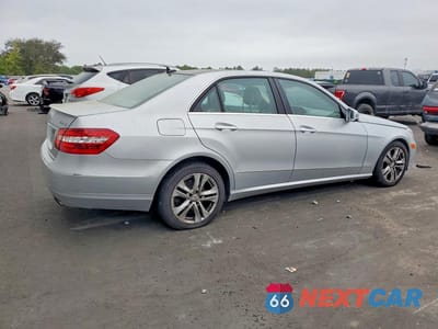 Trzecie zdjęcie samochodu z tyłu: 2010 MERCEDES-BENZ E 350 4MATIC VIN:WDDHF8HB5AA261745 - miniatura