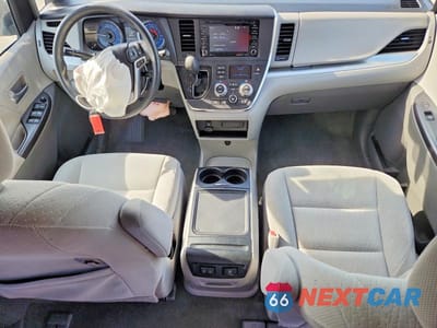 Zdjęcie 8 z 14 samochodu: 2018 TOYOTA SIENNA LE 8-PASSENGER VIN:5TDKZ3DC4JS913380 - miniatura