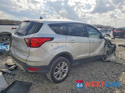 Trzecie zdjęcie samochodu z tyłu: 2019 FORD ESCAPE SE VIN:1FMCU0GD4KUC44896 - miniatura