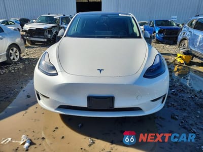 Piąte zdjęcie samochodu w środku: 2023 TESLA MODEL Y VIN:7SAYGDEE5PF704526 - miniatura