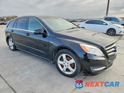 Czwarte zdjęcie samochodu z boku: 2012 MERCEDES BENZ R 350 BLUETEC VIN:4JGCB2FEXCA137513 - miniatura