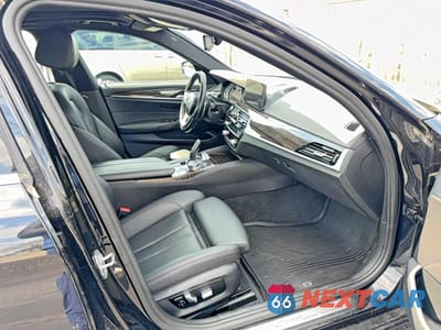 Piąte zdjęcie samochodu w środku: 2018 BMW 530 XI VIN:WBAJA7C58JWA71740 - miniatura